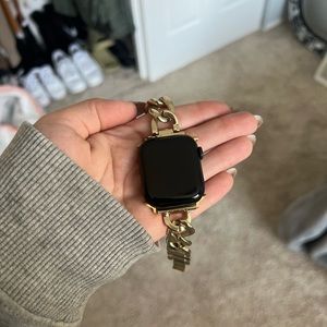 Apple Watch Series 7 41mm w gold chain band